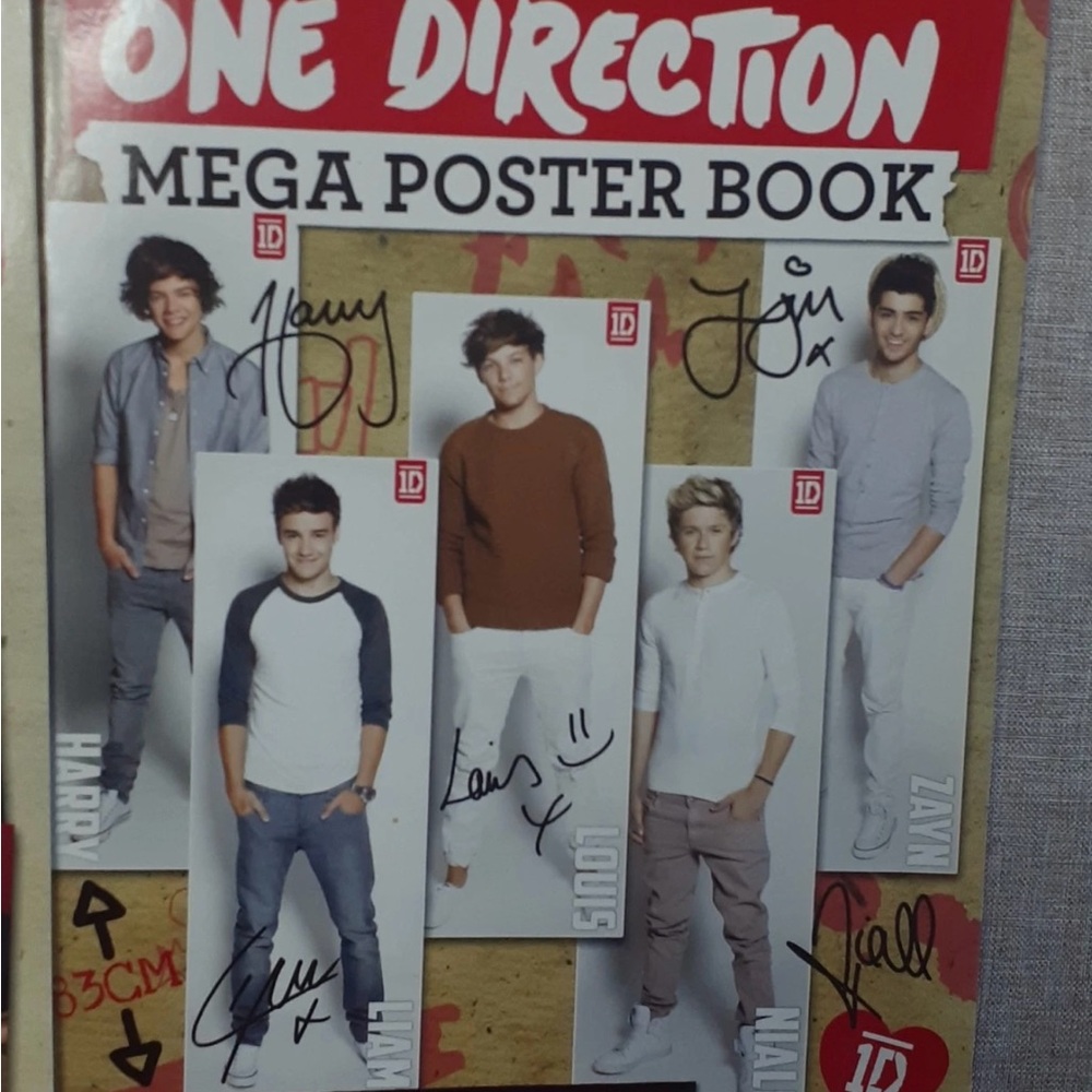1D Mega Poster Book with Autographed Covers